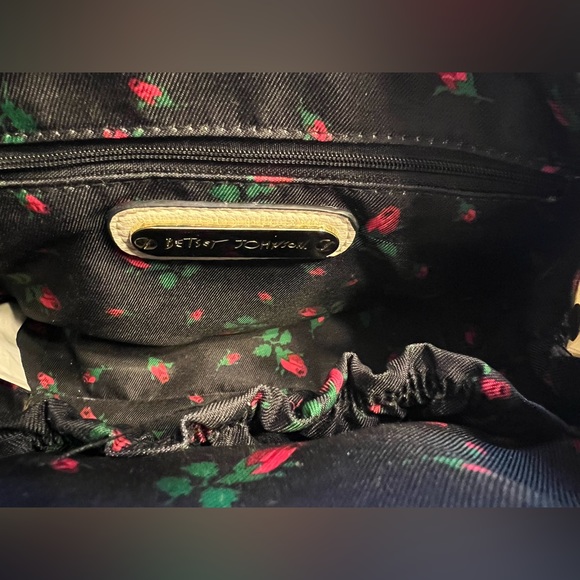 Betsey Johnson White Purse with Shoulder Strap - Picture 5 of 5